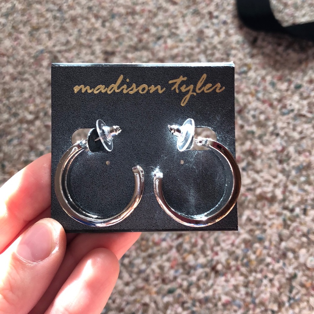 Silver Sparkly Hoop Earrings -NWT 🖤